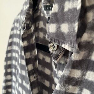 100% silk THEORY button down shirt blouse gray and white window pane print